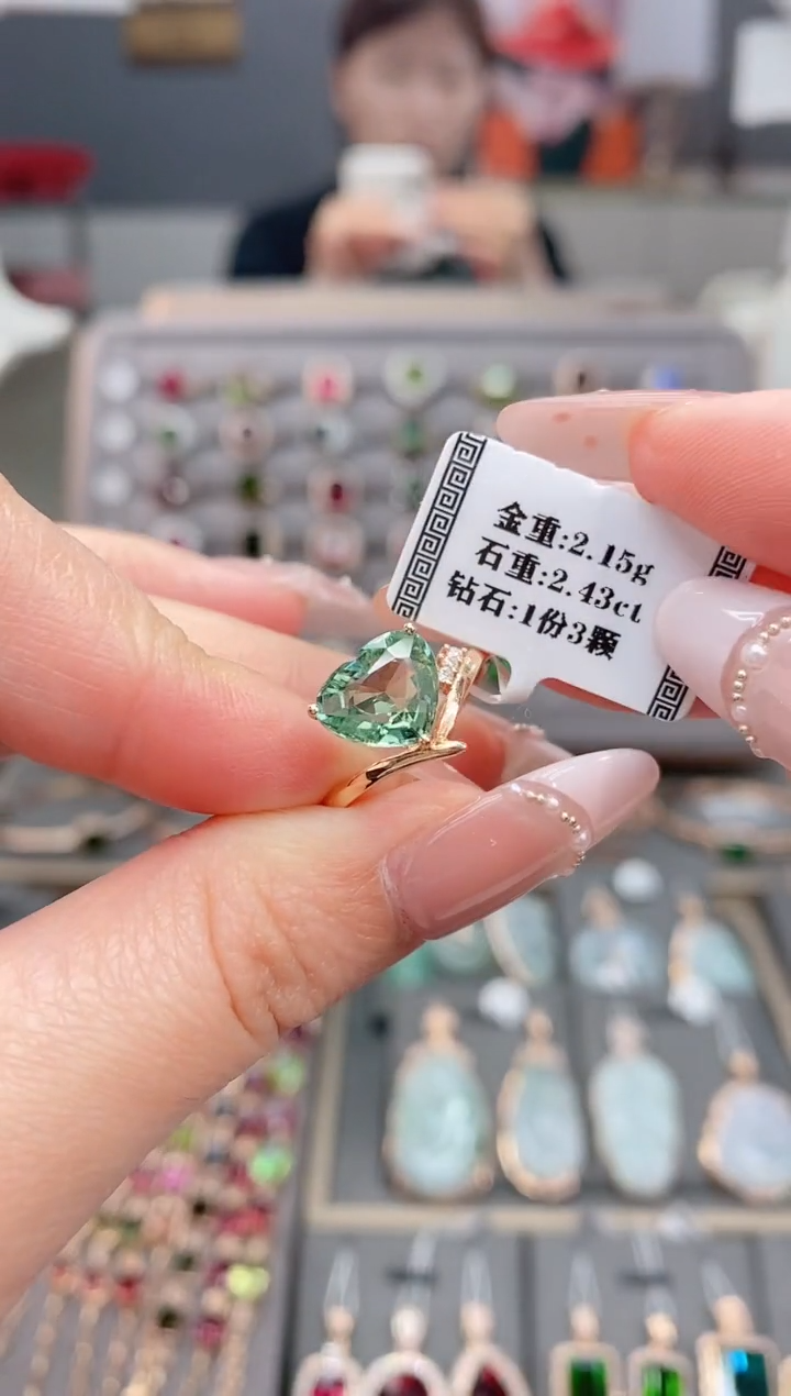 18K金镶嵌戒指碧玺2.43   