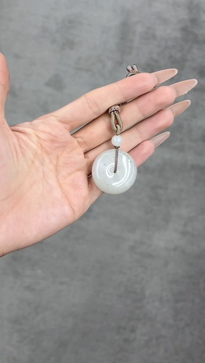 吊坠(赠链)未镶嵌和田玉黑山微色差平安扣m