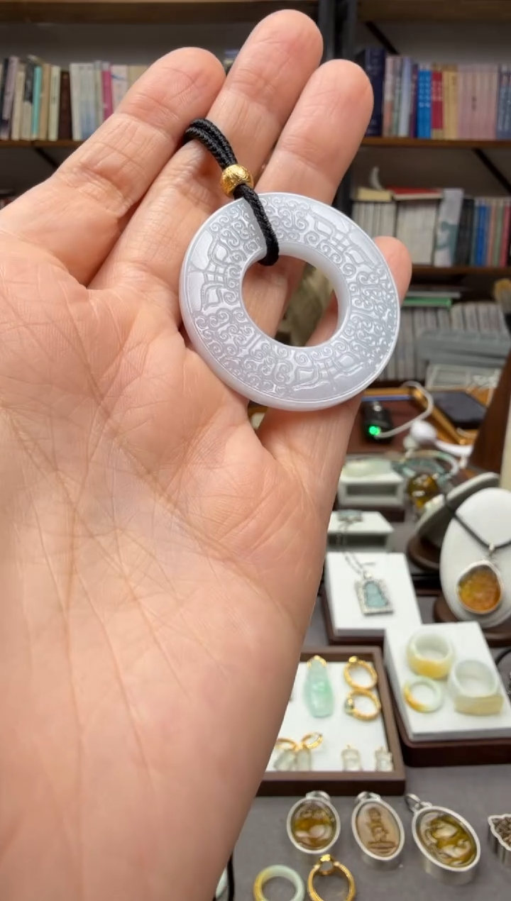 颈饰未镶嵌翡翠玉璜吊坠