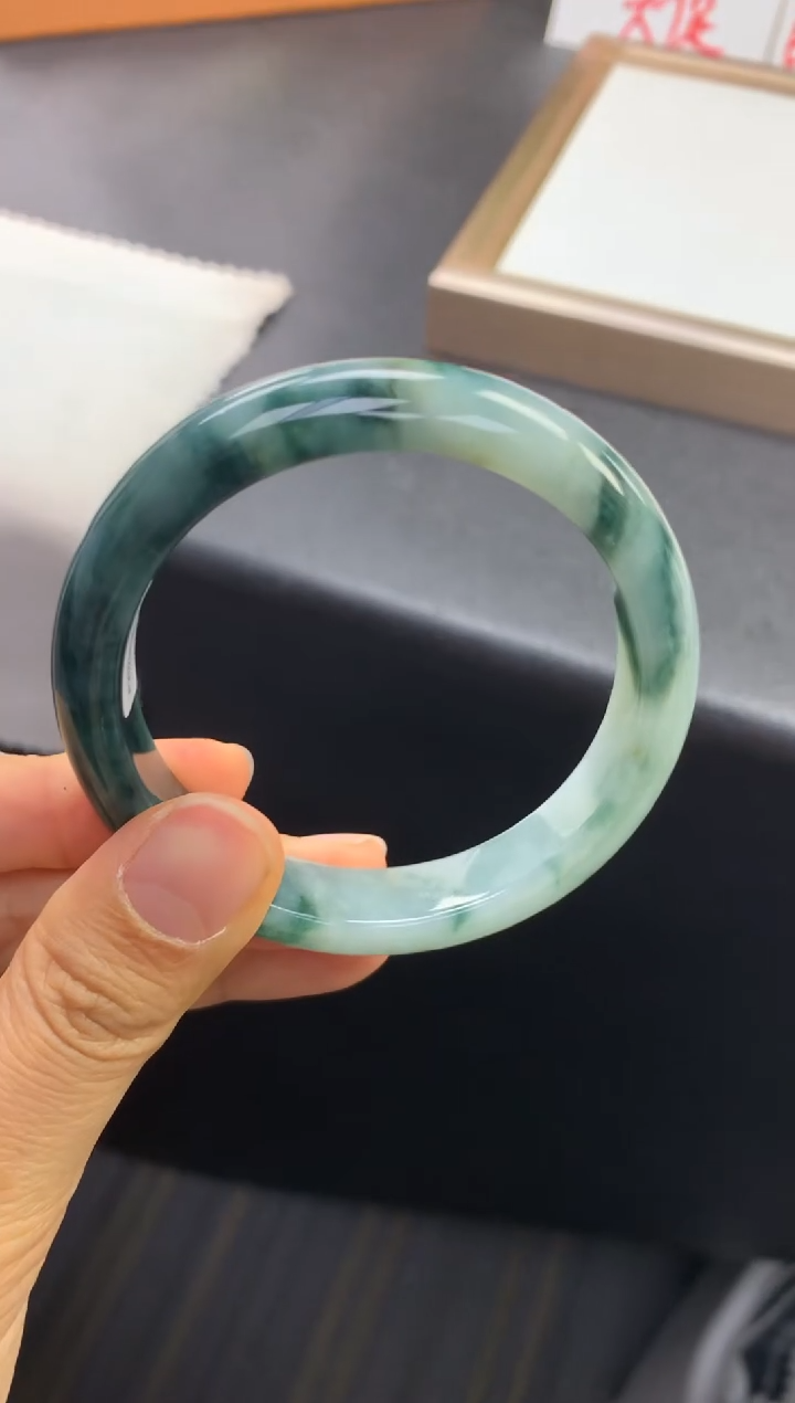 未镶嵌手镯翡翠退货需手镯吊牌标签完好