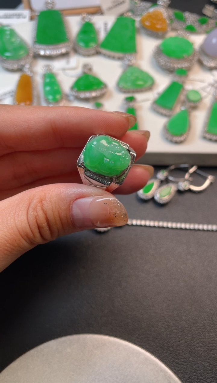 【闪购商品】翡翠吊坠(不含链)银S925镶嵌戒指
