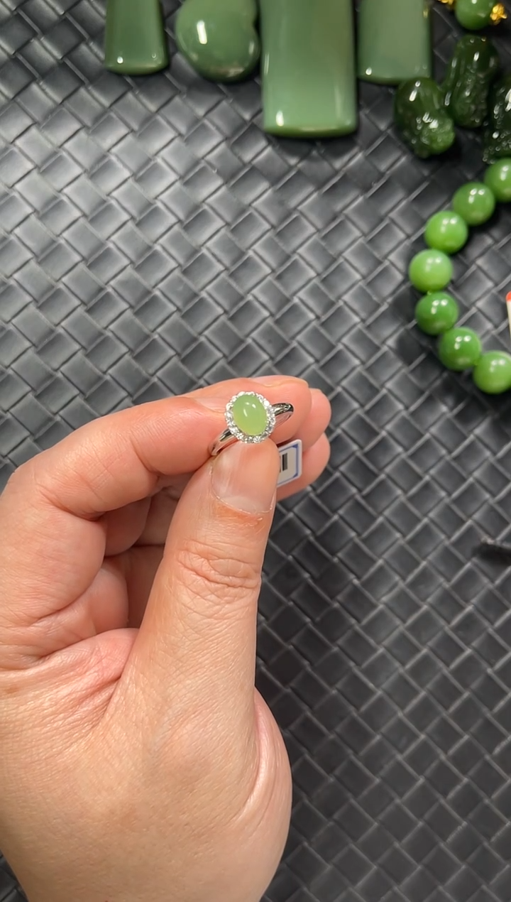 颈饰银S925镶嵌和田玉（碧玉）苹果绿戒指素款