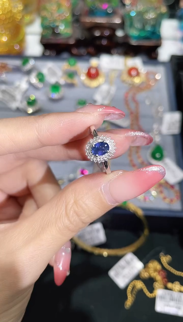 戒指蓝宝石18K金镶嵌戒指