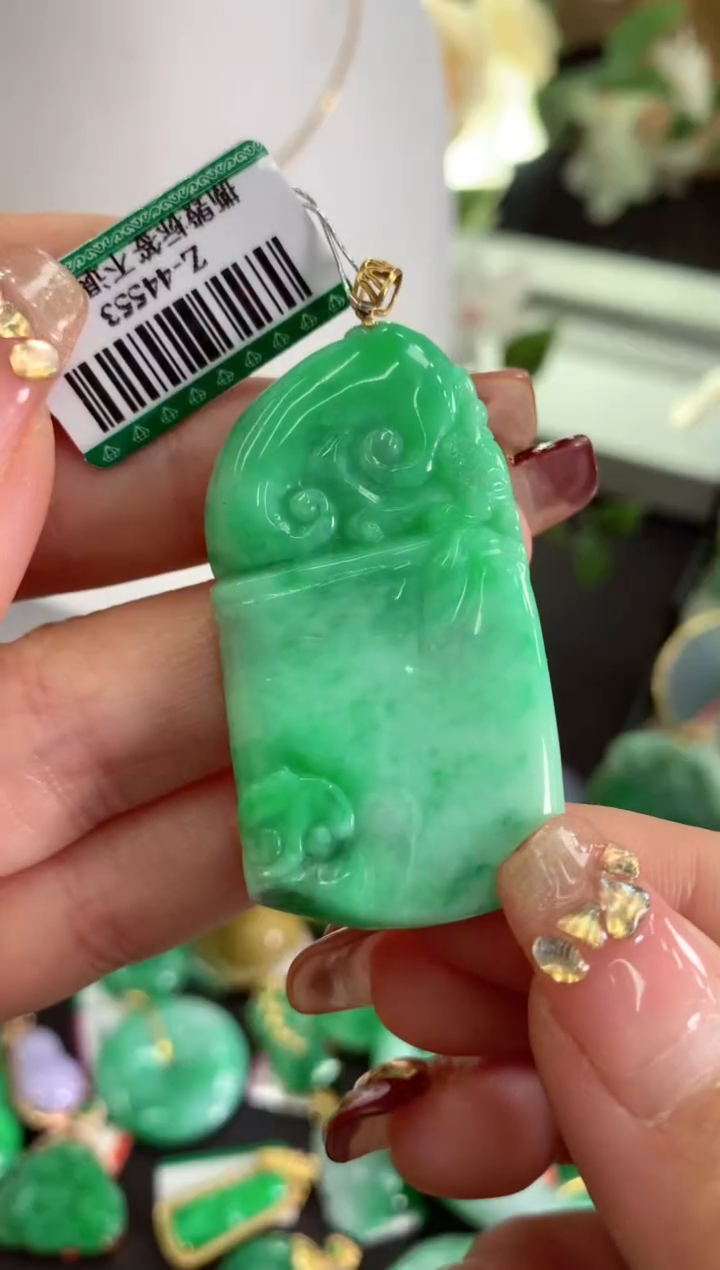 【闪购商品】翡翠吊坠(不含链)18K金镶嵌挂件