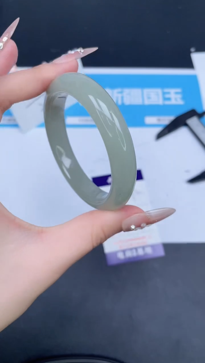 【闪购商品】石英质玉手镯未镶嵌272-56