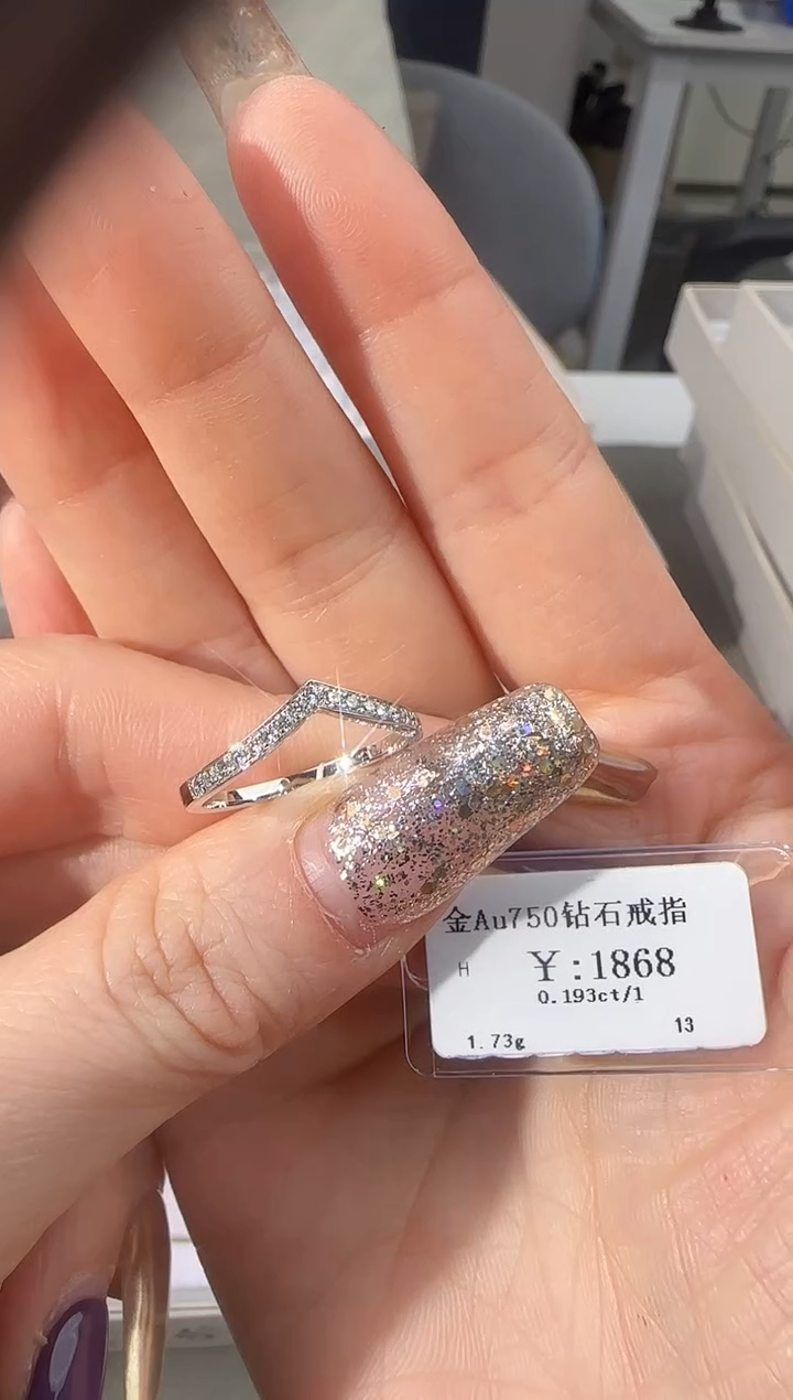 【闪购商品】钻石戒指/指环18K金镶嵌168000