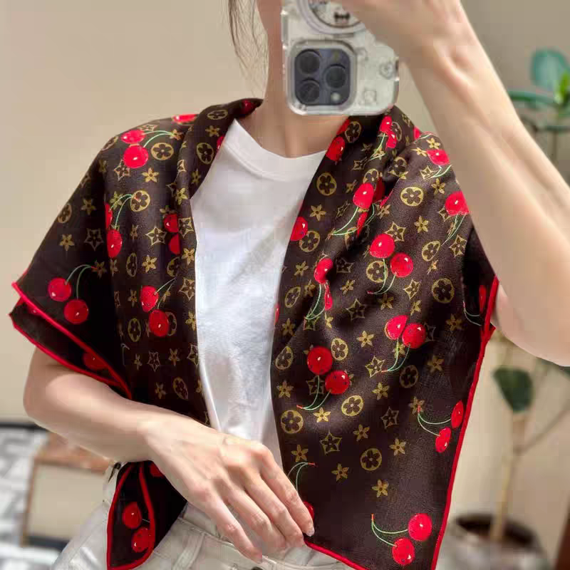 樱桃咖色 气质百搭披肩 真丝+羊毛手工卷边中方巾85cm*85cm左右