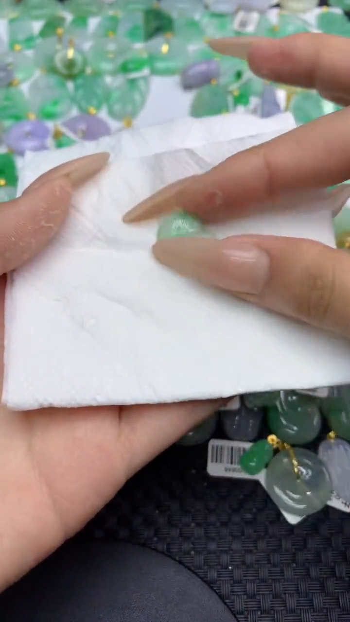 翡翠未镶嵌颈饰天然缅甸A货翡翠