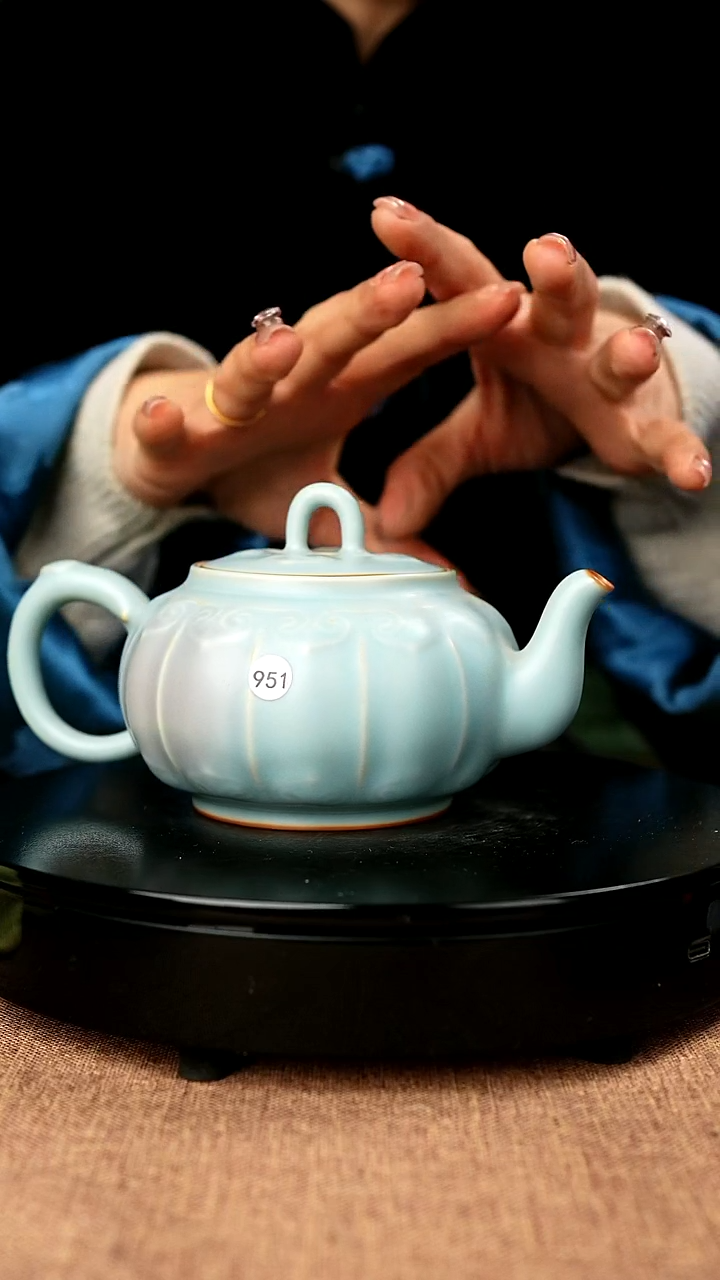 【闪购商品】951#国工一级品原矿钧瓷青脂釉灯笼壶