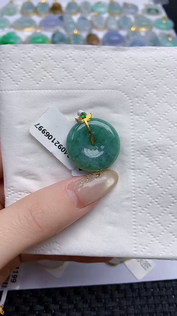 【闪购商品】翡翠颈饰18K金镶嵌天然A货翡翠 