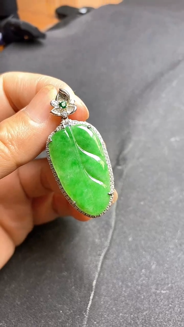 【闪购商品】翡翠吊坠(不含链)银S925镶嵌翡翠满绿叶子吊坠