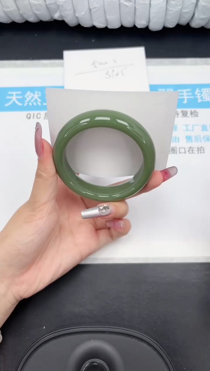 【闪购商品】石英质玉手镯未镶嵌66-63.2