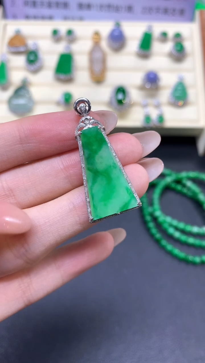 【闪购商品】翡翠吊坠(不含链)18K金镶嵌吊坠|3300+330