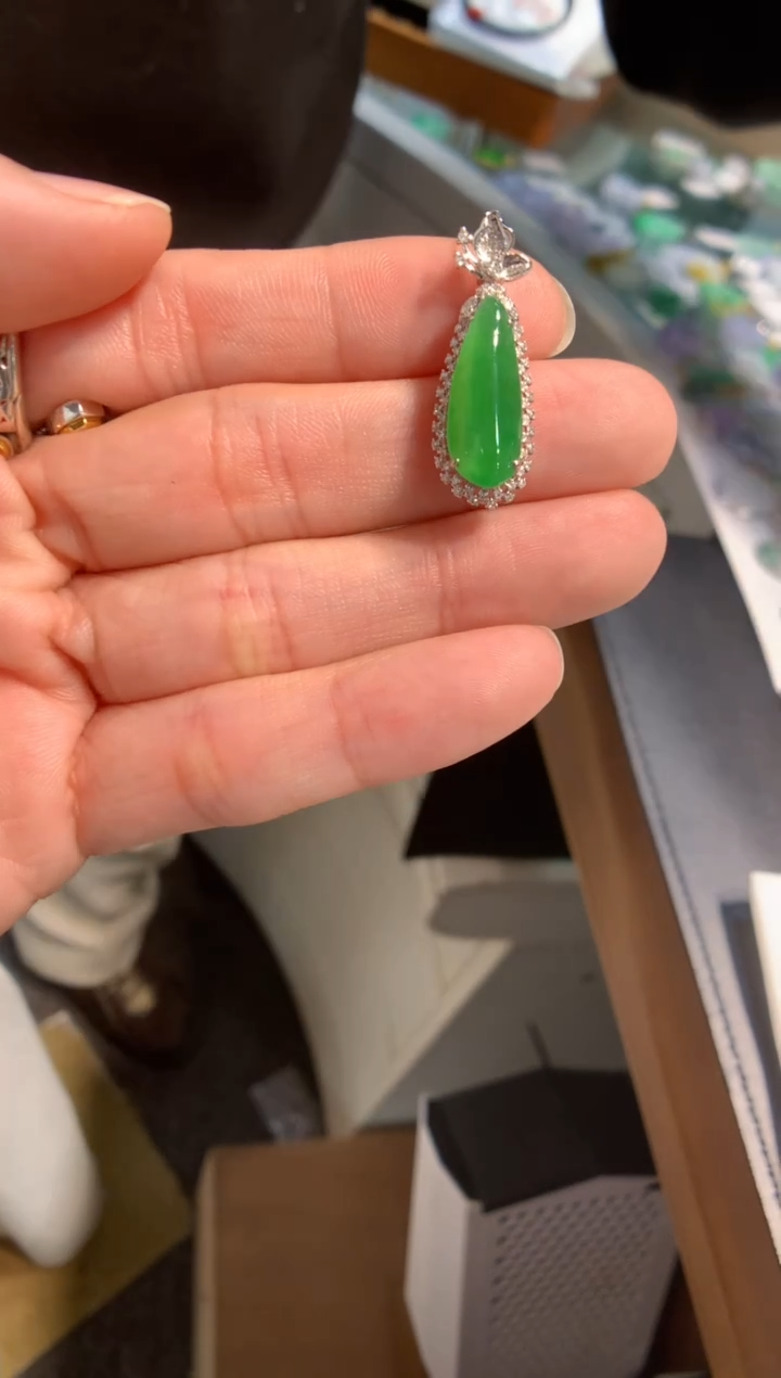 颈饰18K金镶嵌翡翠福瓜