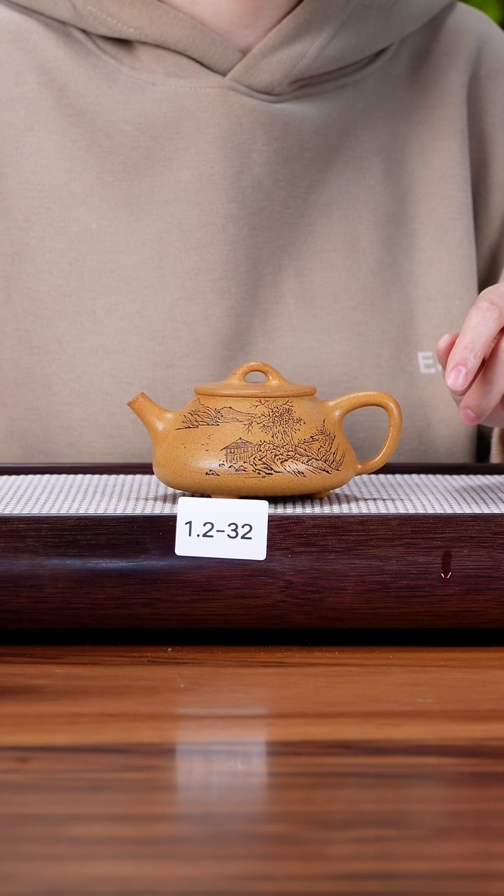 茶壶紫砂1.2-32  黄金段  平盖石瓢170