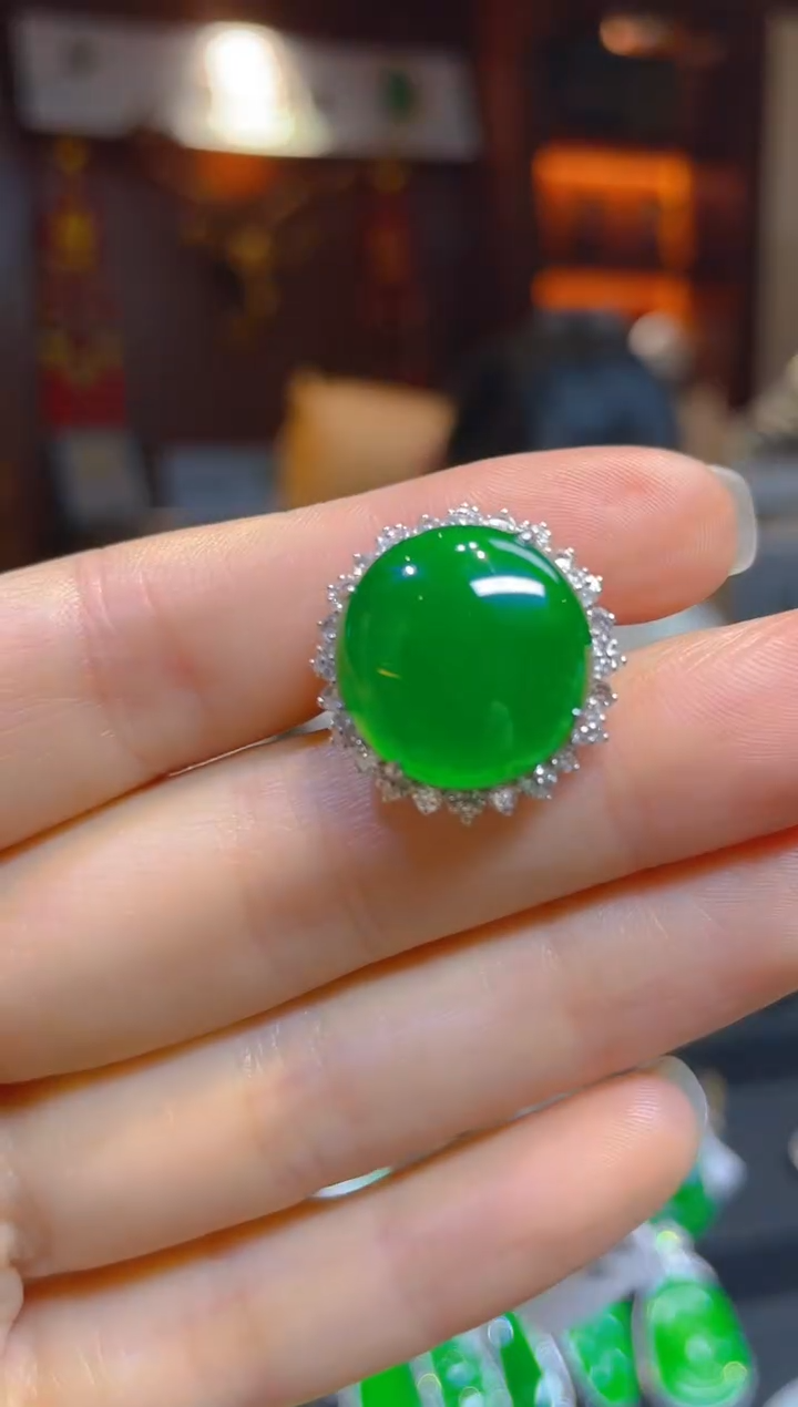 【闪购商品】翡翠戒指18K金镶嵌119181天然A货翡翠蛋面戒指