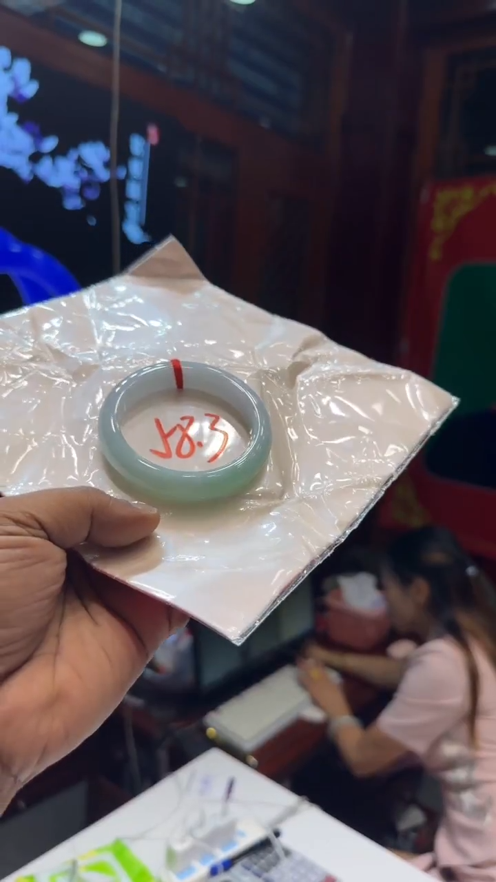 翡翠手镯未镶嵌手镯