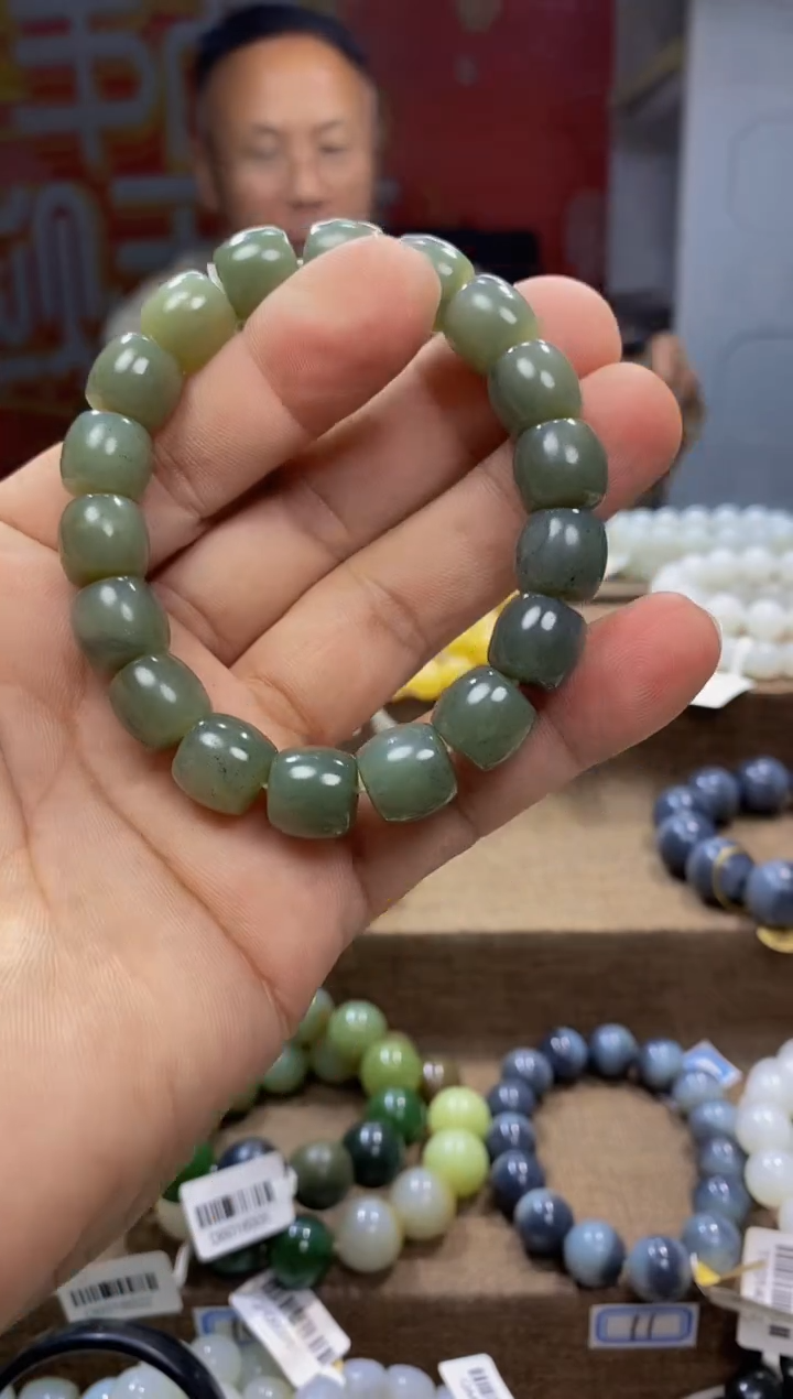 未镶嵌和田玉手链，