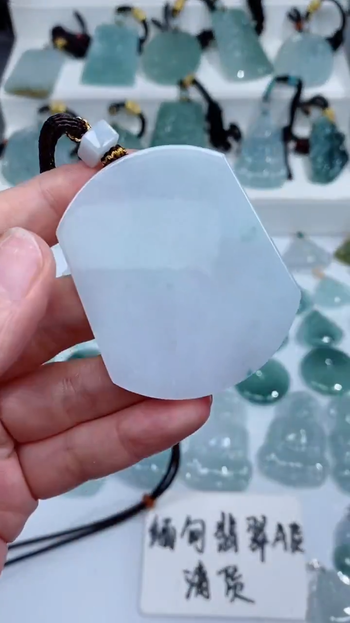 颈饰未镶嵌翡翠吊坠