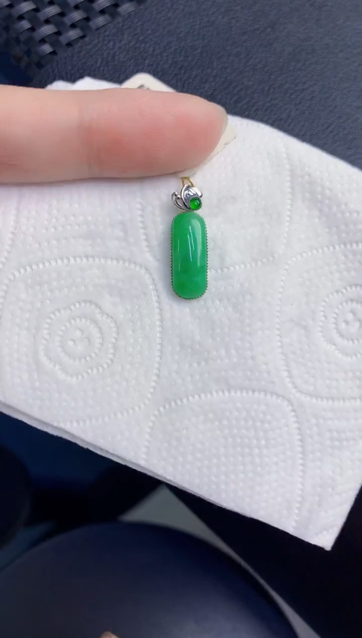 颈饰18K金镶嵌翡翠天然翡翠缅甸A货