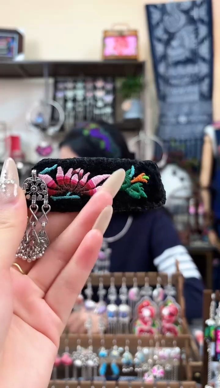 织绣民族风非遗老绣饰品518