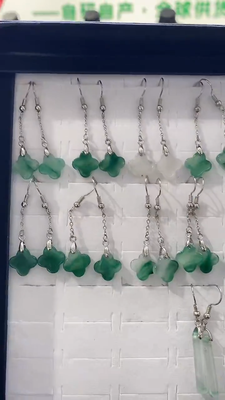 银S925镶嵌石英质玉（非洲翠）耳钉四叶草耳坠