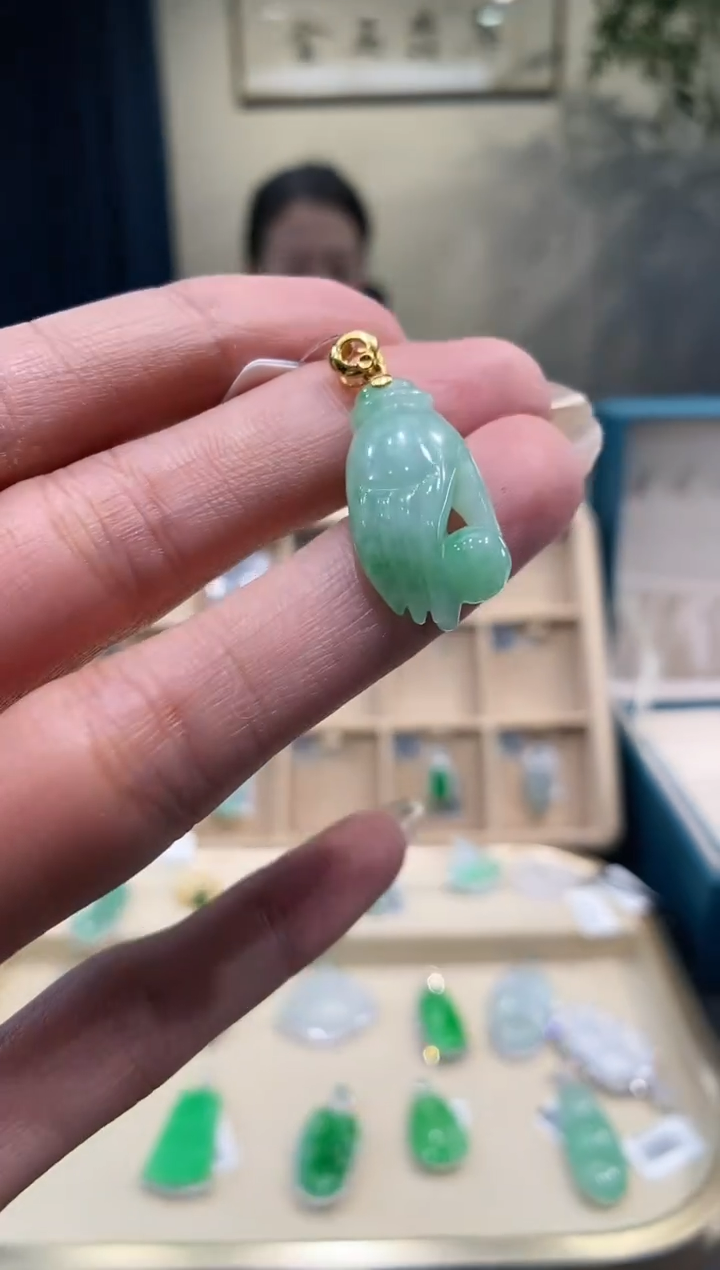 【闪购商品】翡翠吊坠(不含链)18K金镶嵌玉手