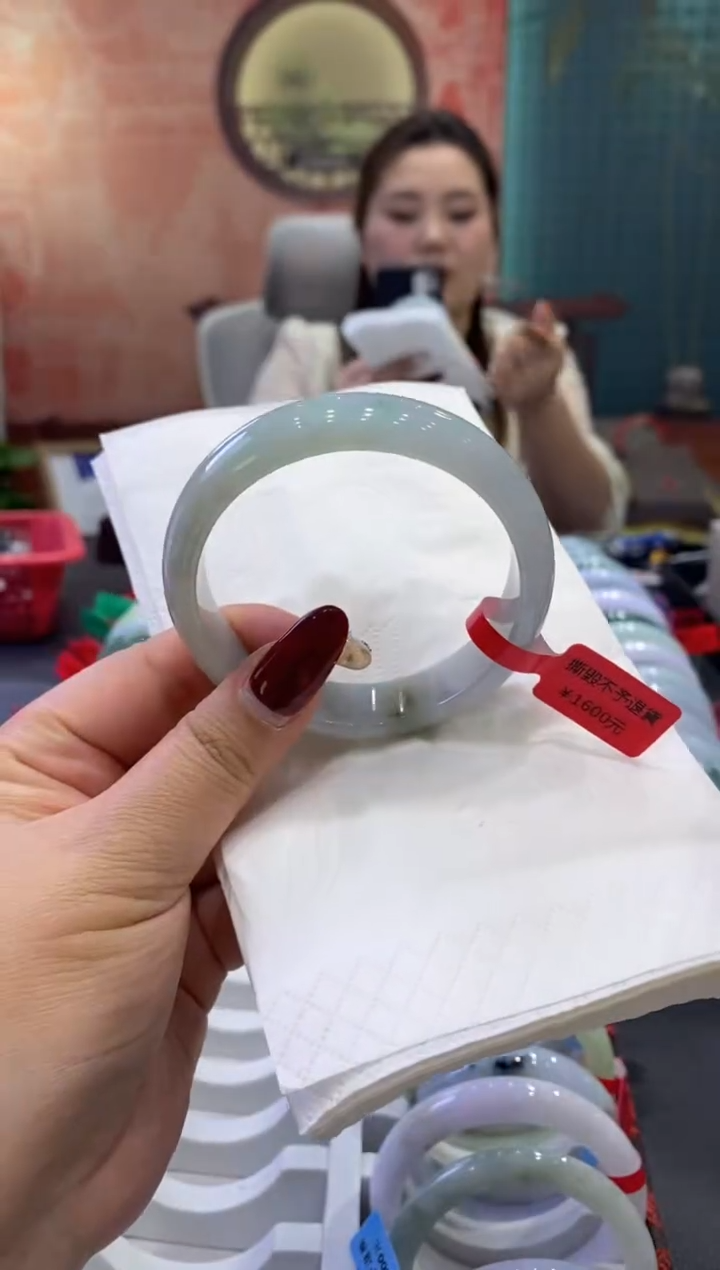 【闪购商品】翡翠手镯未镶嵌多人0001707