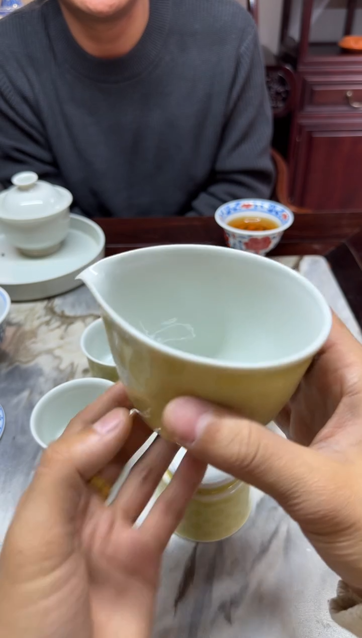 天义华 黄釉宝相水滴公道杯