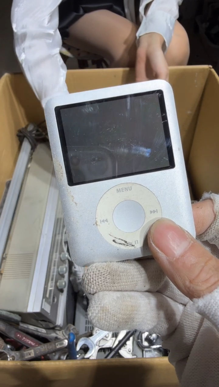 8新陈* 001   中古商品，瑕疵品，不保好坏。