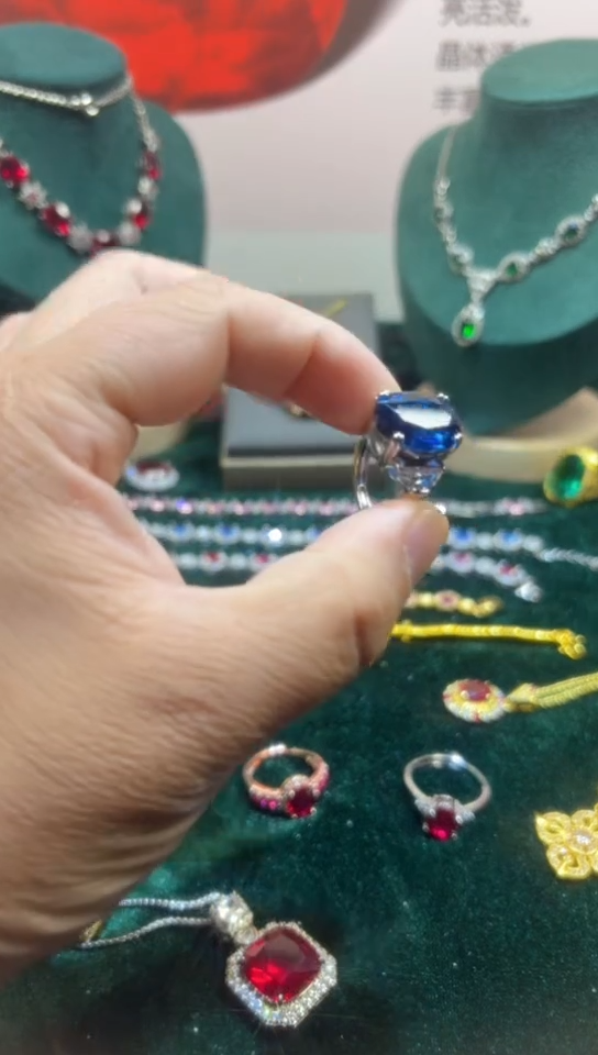 戒指蓝宝石18K金镶嵌0