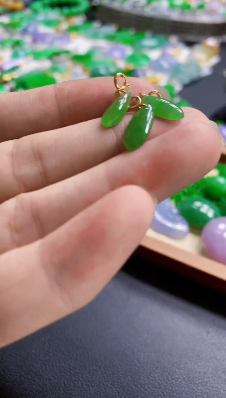 翡翠18K金镶嵌颈饰吊坠多样性发货发1