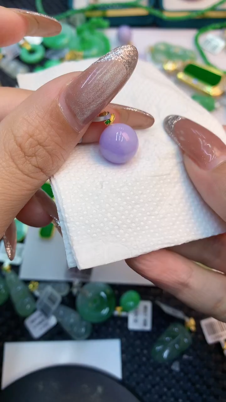 颈饰18K金镶嵌翡翠1