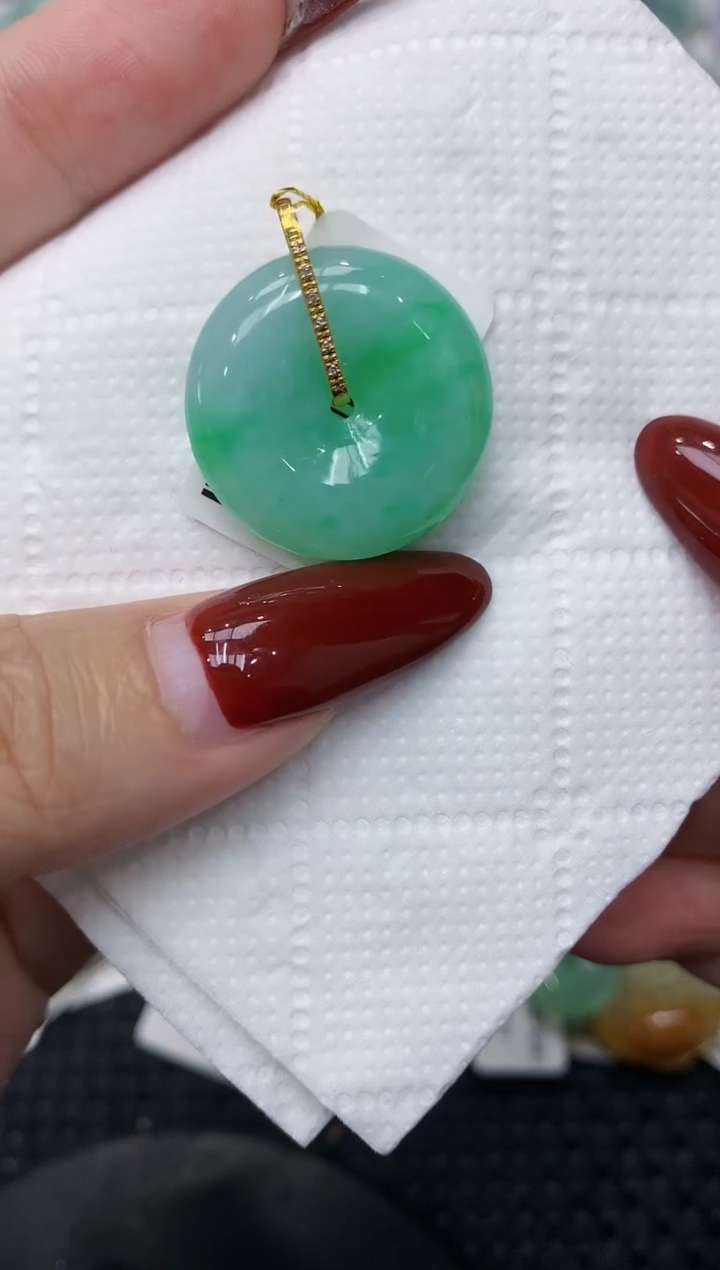 翡翠18K金镶嵌颈饰111111111