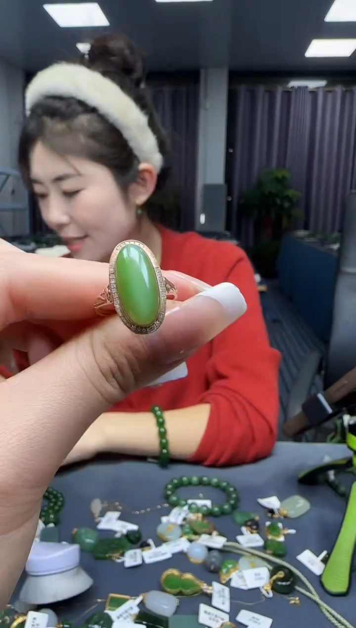 【闪购商品】和田玉戒指18K金镶嵌1