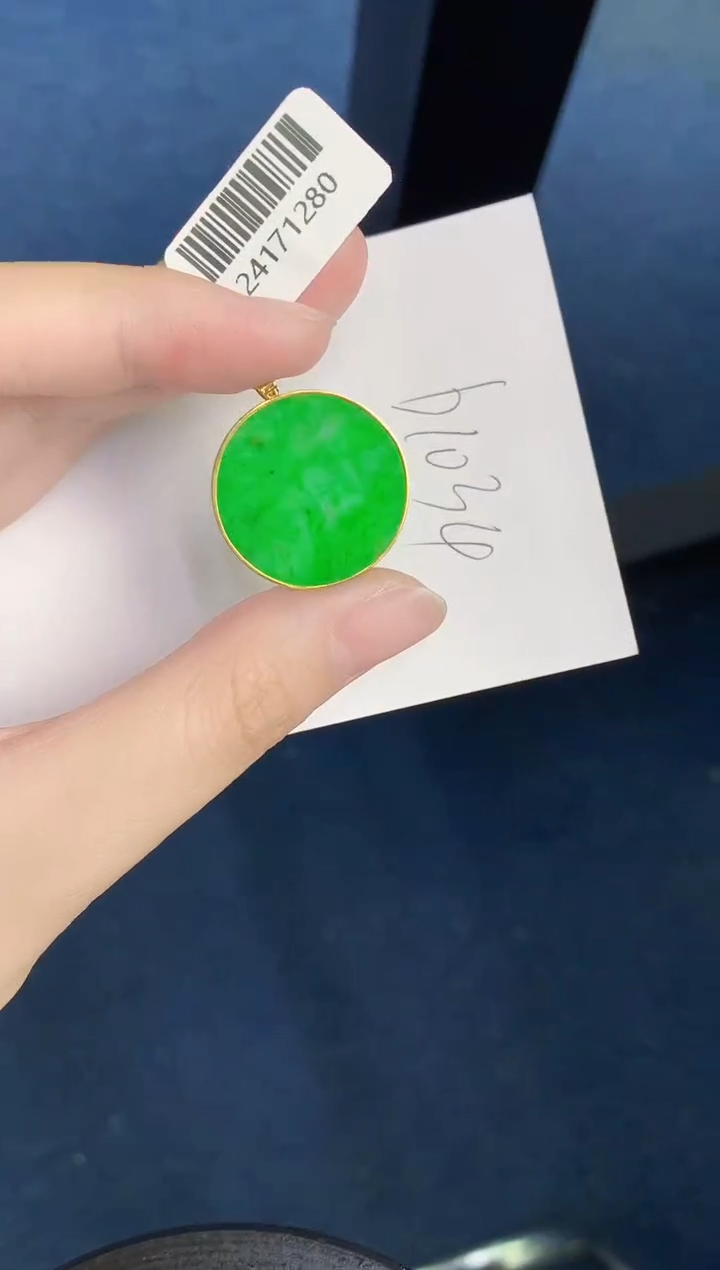 翡翠18K金镶嵌颈饰0000000000