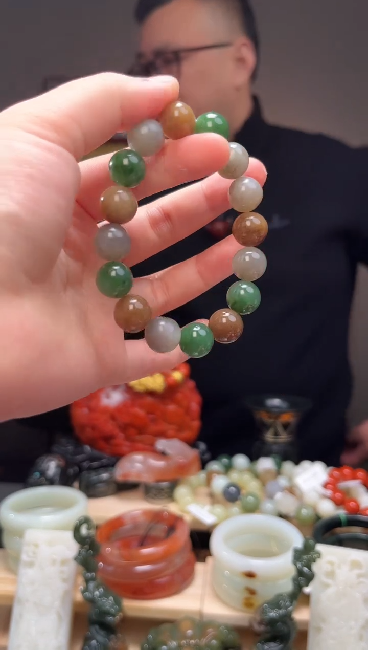 颈饰未镶嵌和田玉吊坠