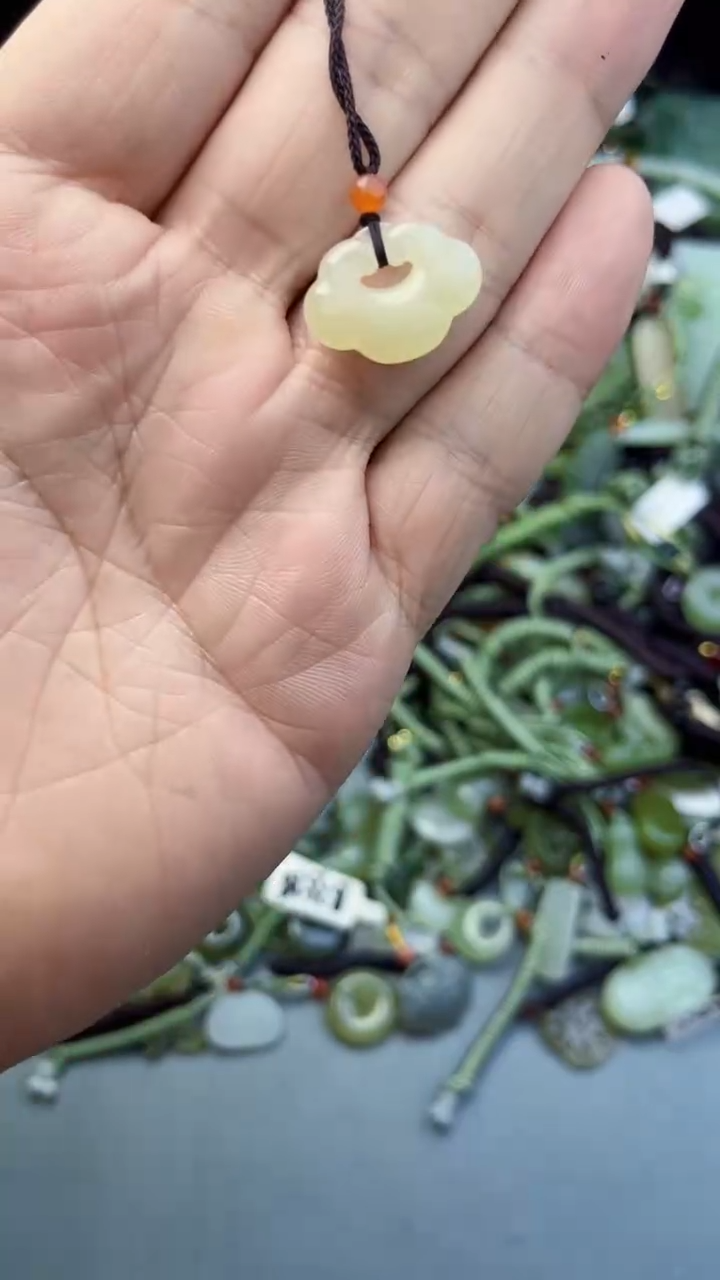 和田玉未镶嵌颈饰多样性发货   拍一发一