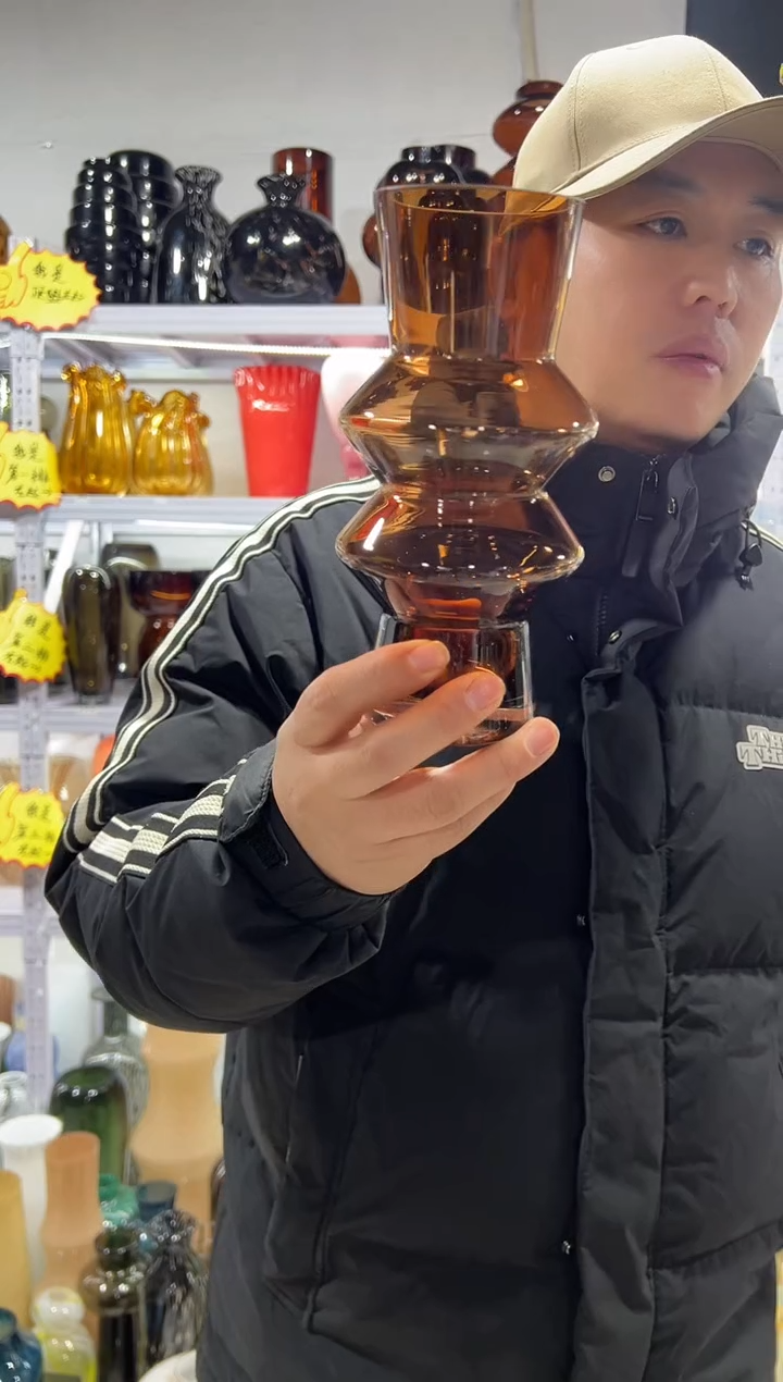 琥珀色花瓶.....