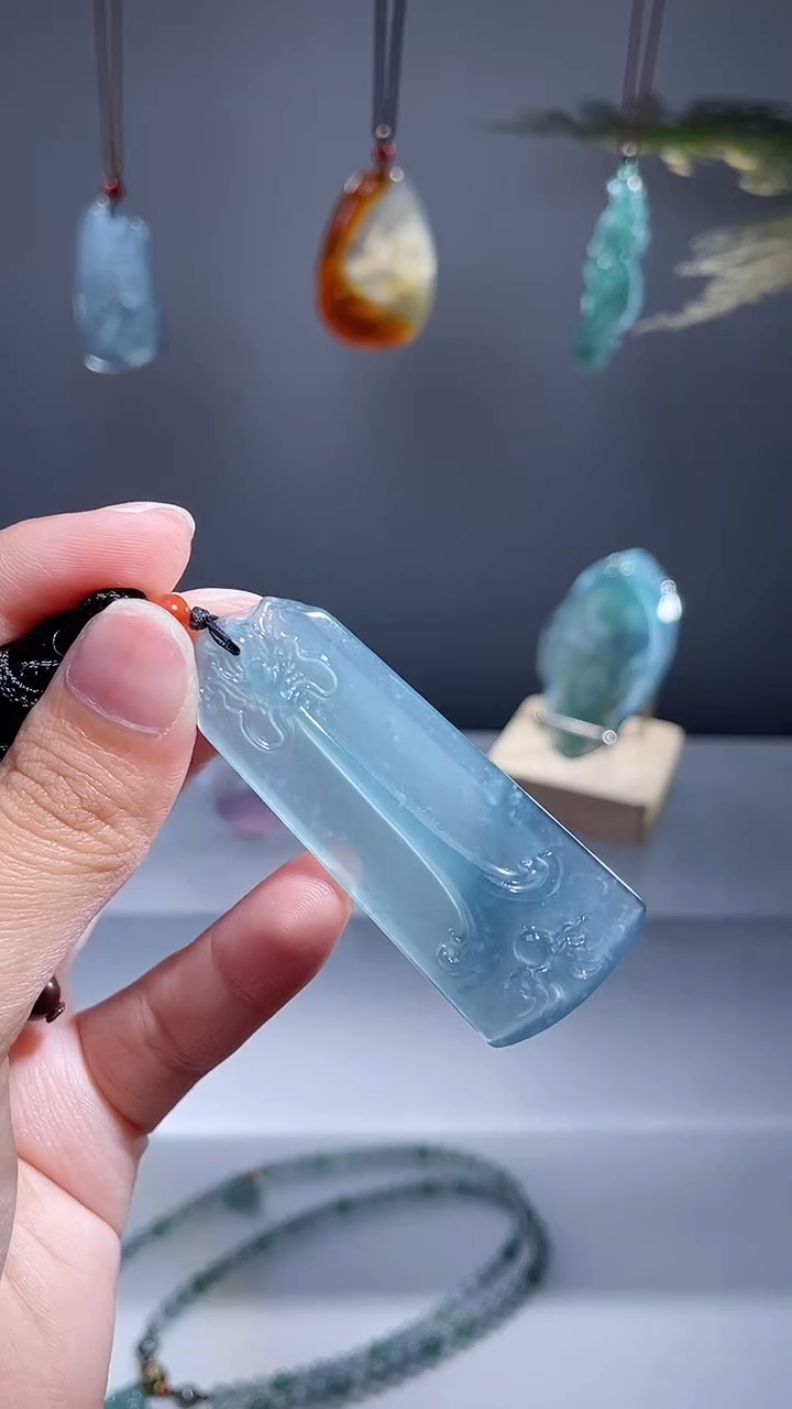 颈饰未镶嵌翡翠龙