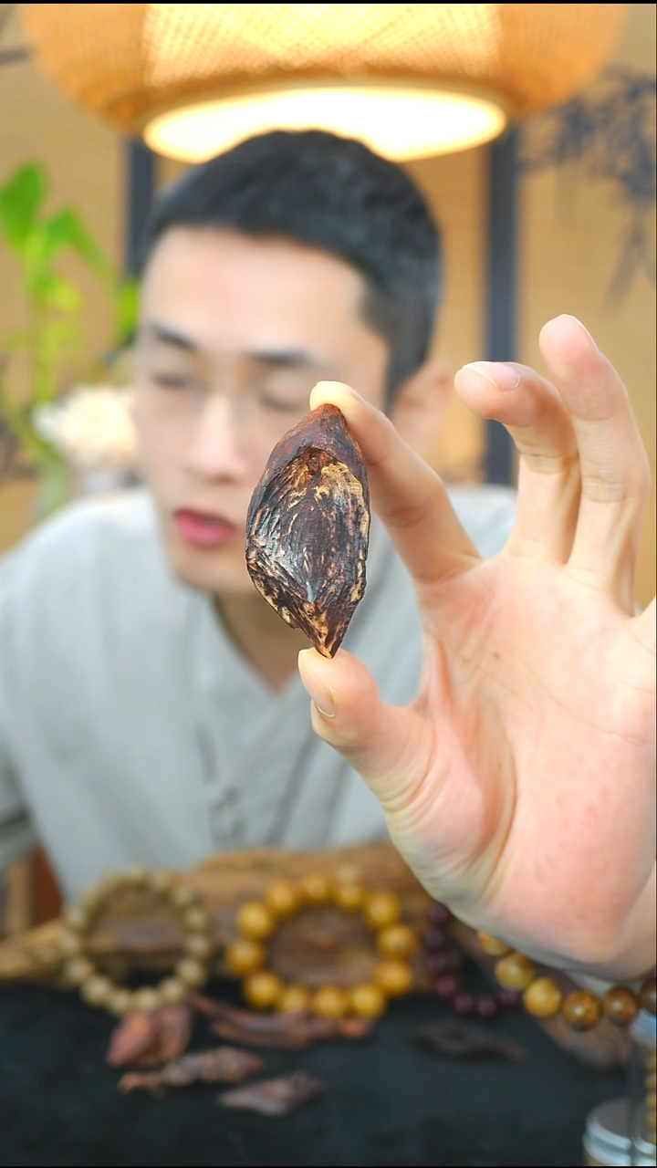 降真香吊坠海南天然大叶降真香壳子吊坠