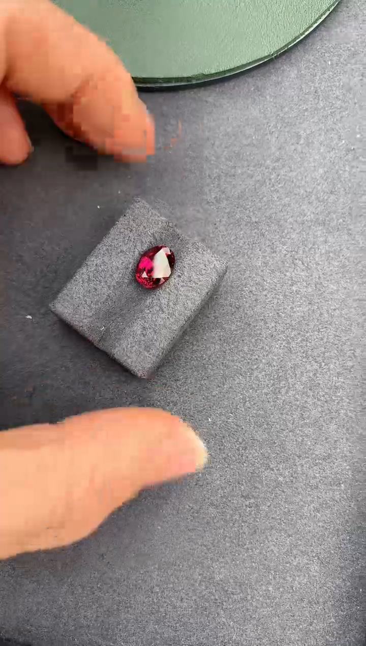 【闪购商品】石榴石裸石未镶嵌2.7ct  镁铝榴石