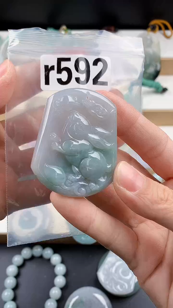 颈饰未镶嵌翡翠天然翡翠吊坠挂件