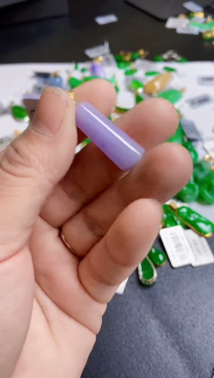 【闪购商品】翡翠颈饰18K金镶嵌吊坠