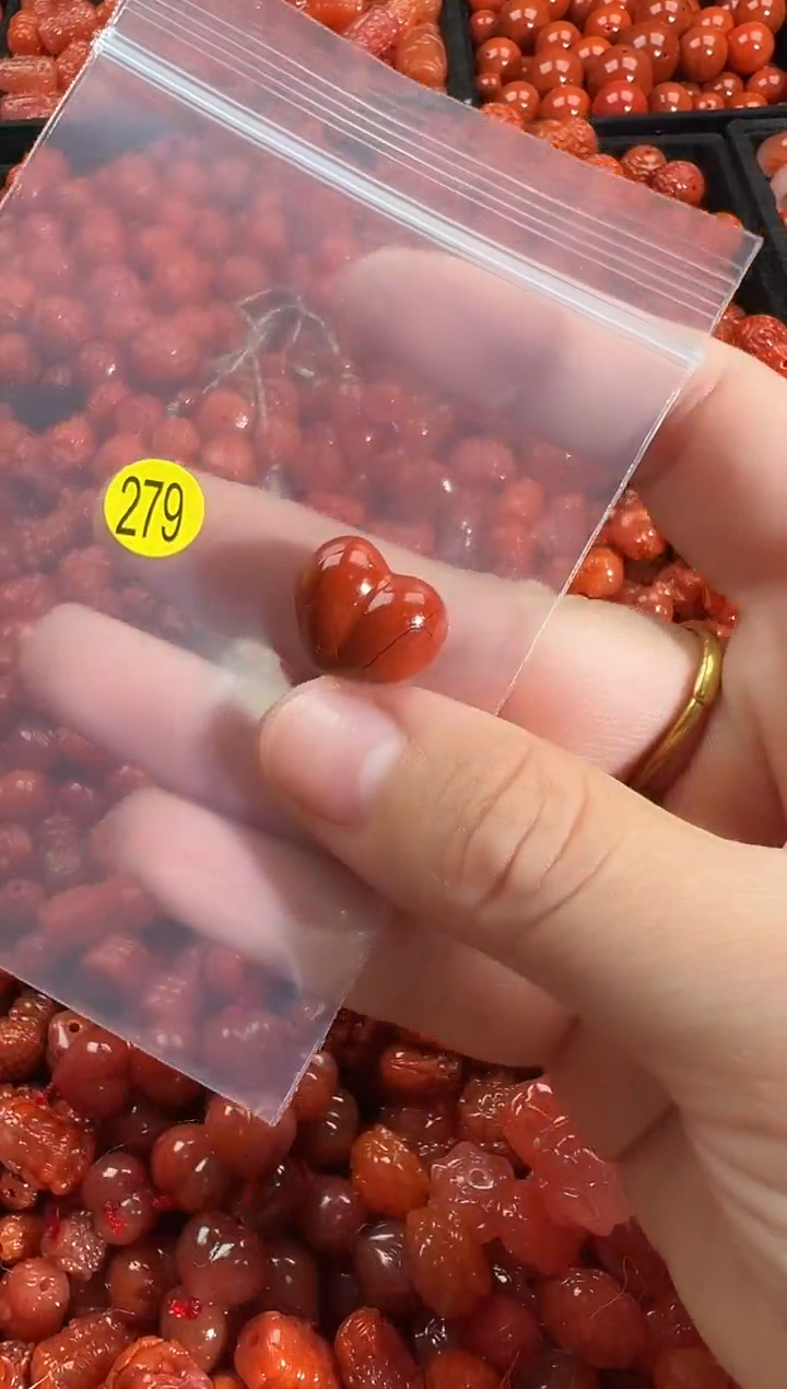 颈饰未镶嵌南红玛瑙1