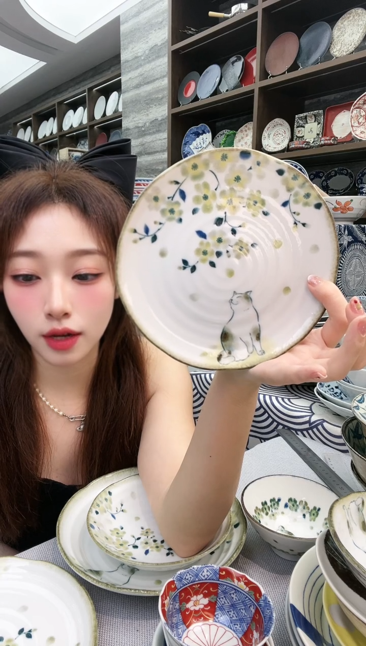 瓷花见猫平盘16.5cm一支