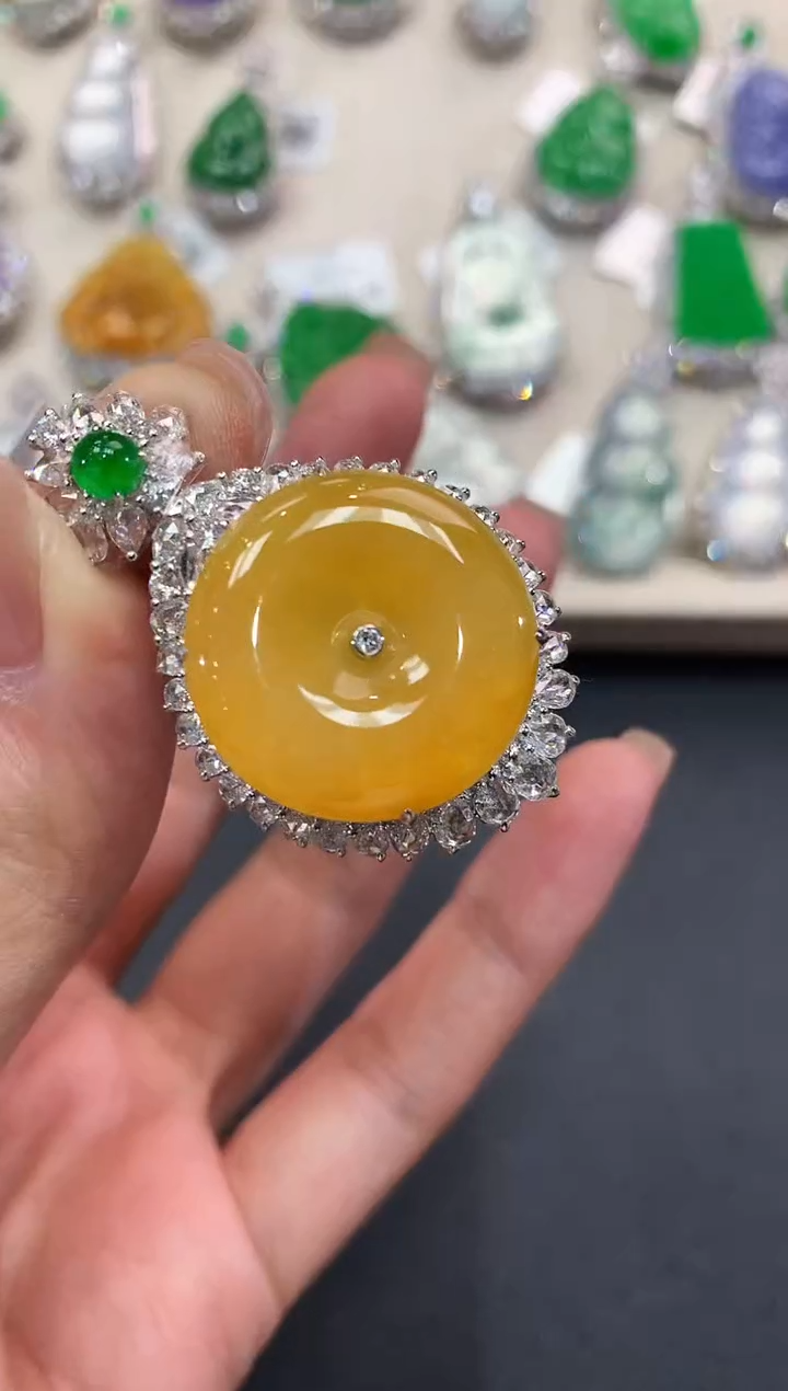 【闪购商品】翡翠吊坠(不含链)18K金镶嵌q102        