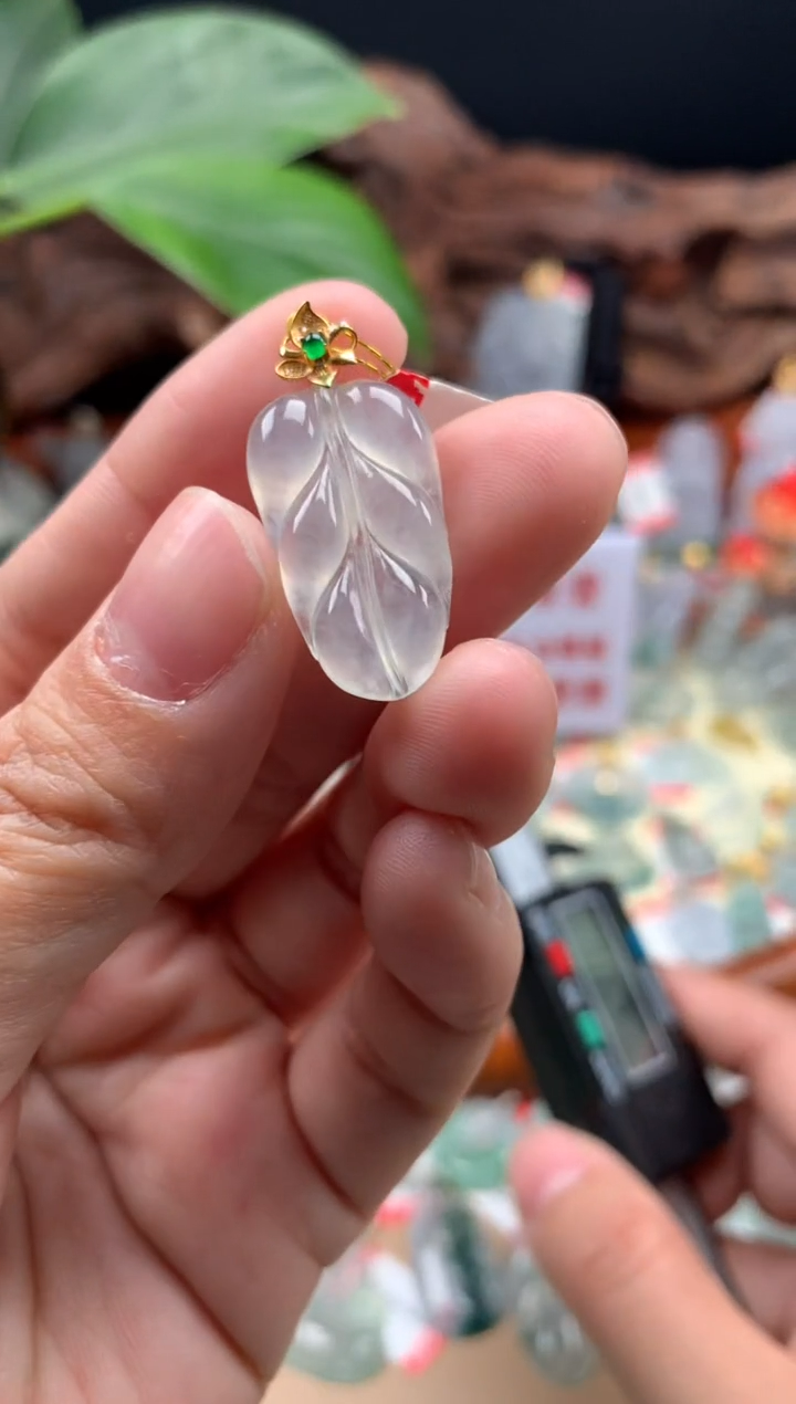【闪购商品】翡翠颈饰18K金镶嵌叶子
