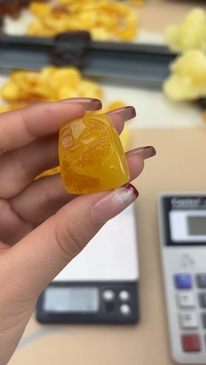 【闪购商品】琥珀裸石未镶嵌蜜蜡吊坠