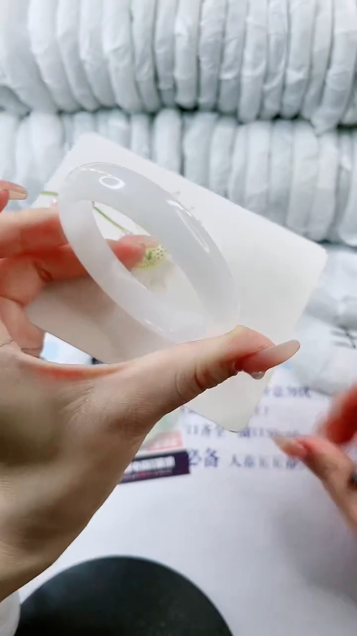 【闪购商品】石英质玉手镯未镶嵌0313772997-多样性发货